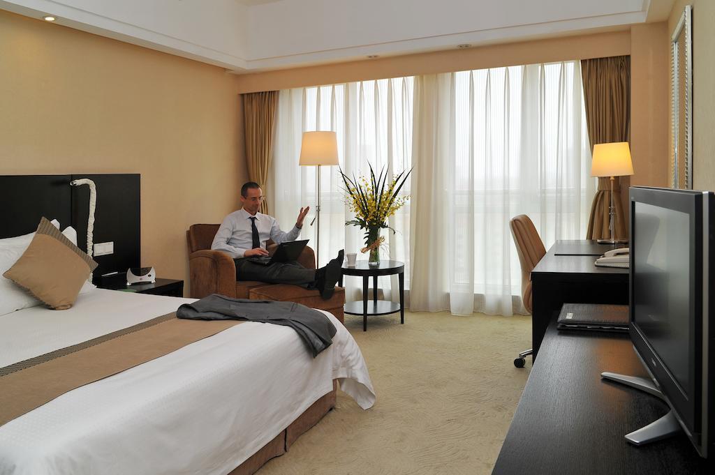 Ramada Plaza Shanghai Gateway Экстерьер фото